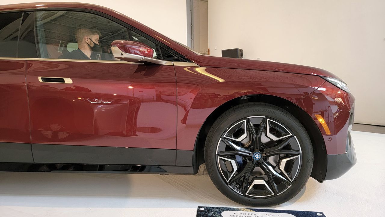 Close up of the front right wheel of the BMW iX