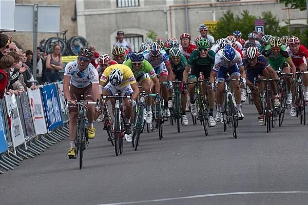 S&eacute;bastien Hinault (AG2R La Mondiale) knows he's got the stage won...