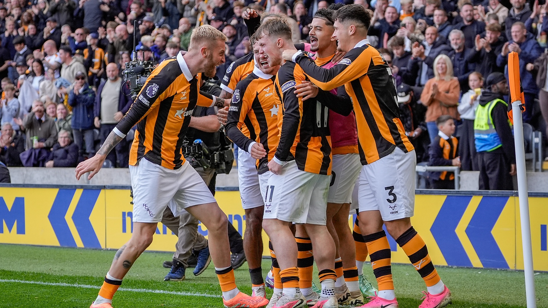 Joe Gelhardt of Hull City celebrates his goal