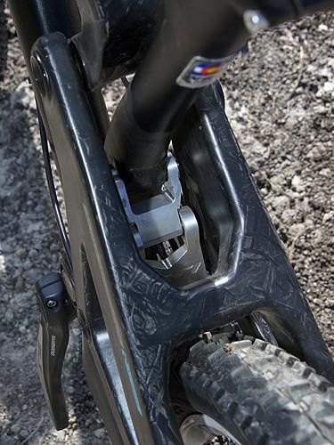 A small swing link is included here, too, to help with rear end stiffness.