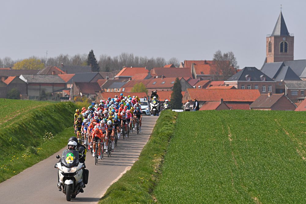 The Gent-Wevelgem peloton