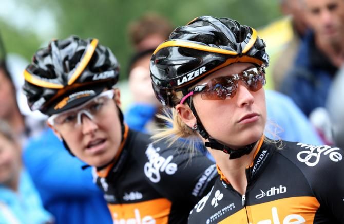 Laura Trott and Dani King (Honda Wiggle) await the race start