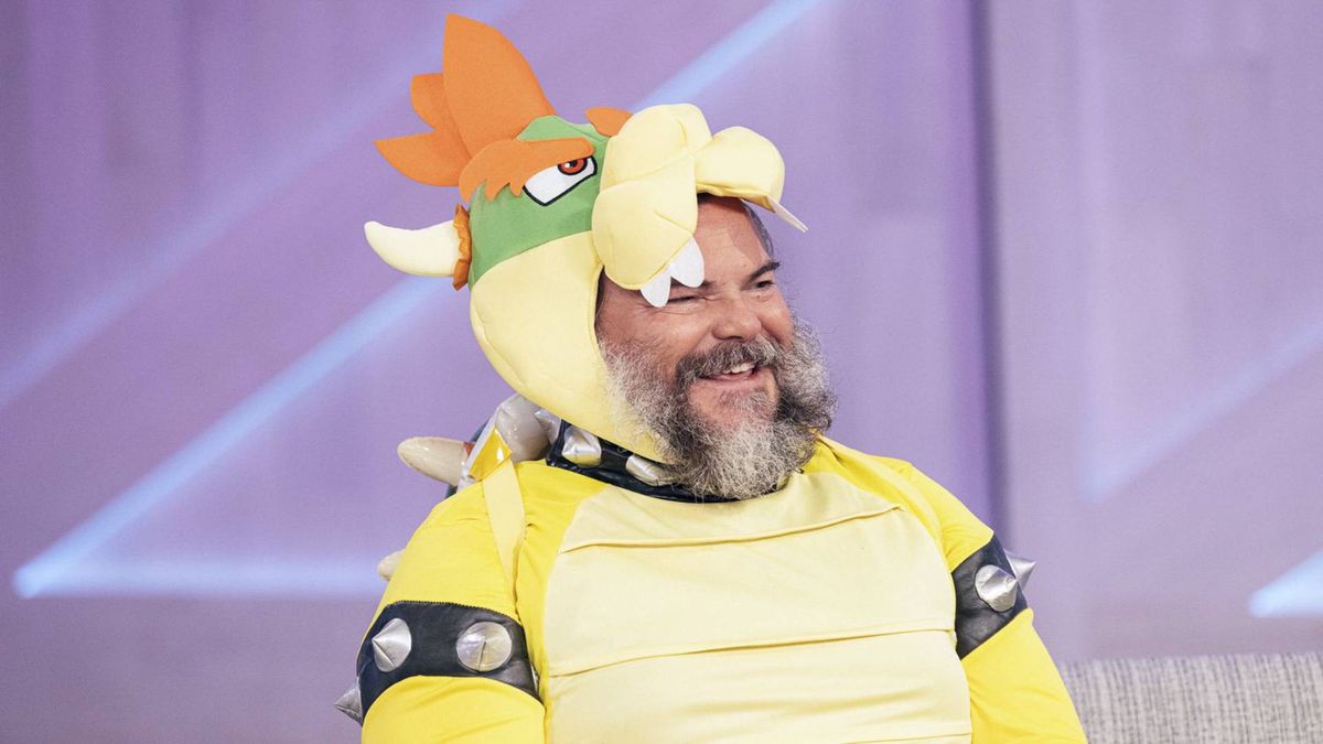 Jack Black in a Bowser suit