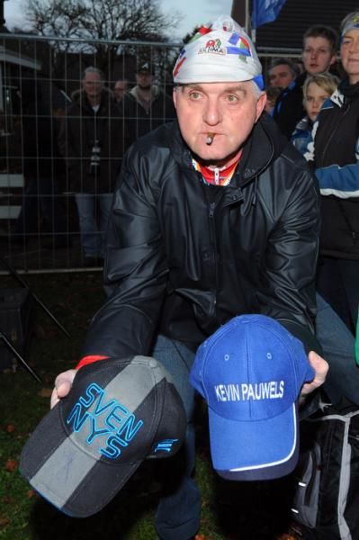 This fan seems to support both Kevin Pauwels and Sven Nys