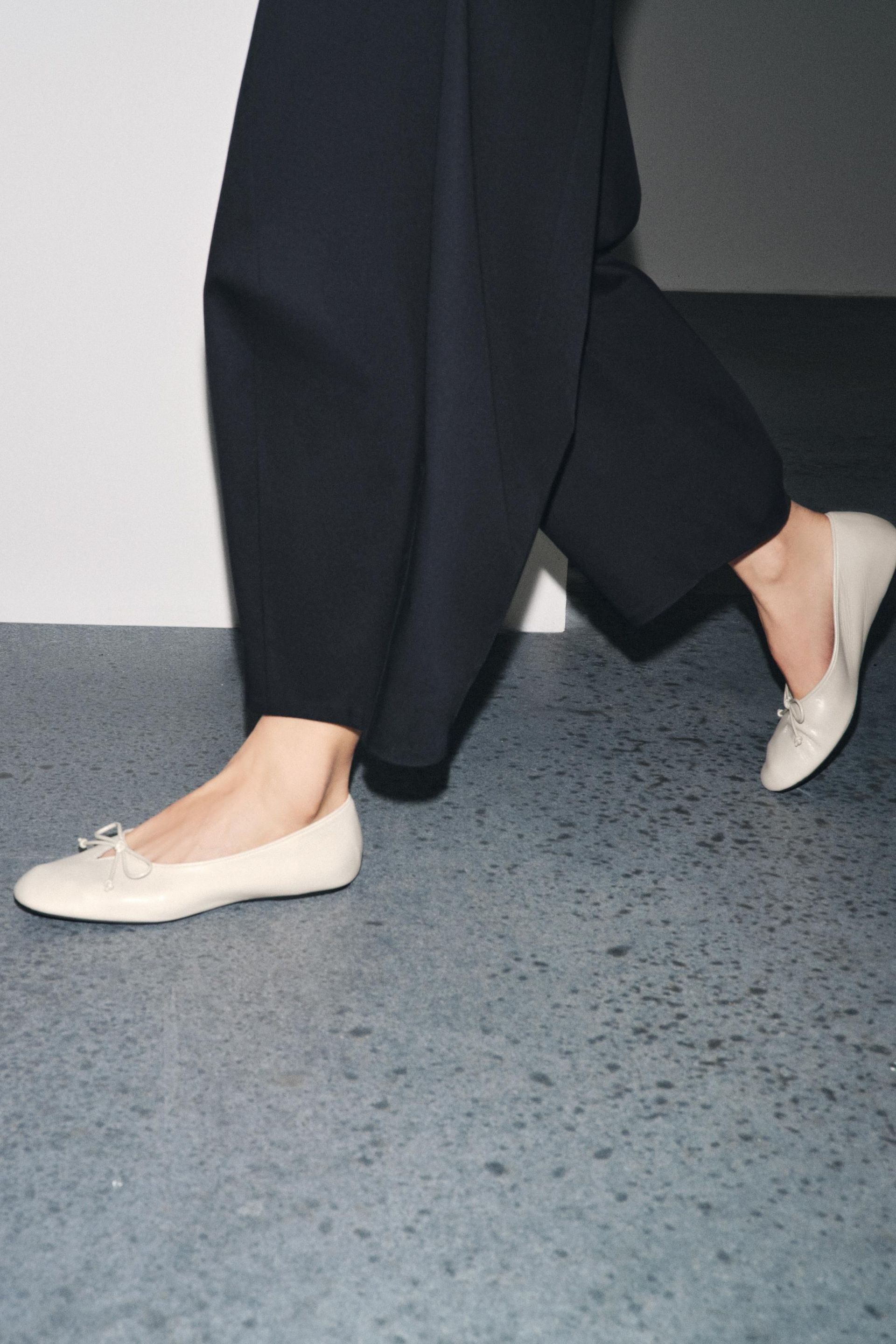 Soft Leather Ballet Flats With Bow