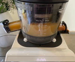 Nama C2 Blender and Juicer making orange juice