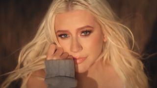 Christina Aguilera - No Es Que Te Extrañe (Official Video)