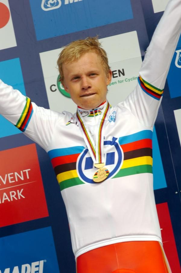 Mads Wurtz Schmidt in the rainbow jersey