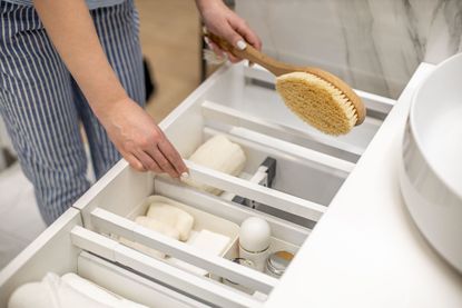 Organizing a drawer in a small apartment