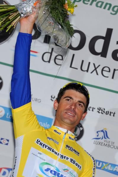 Prologue winner Jimmy Engoulvent (Saur-Sojasun) leads general classification.