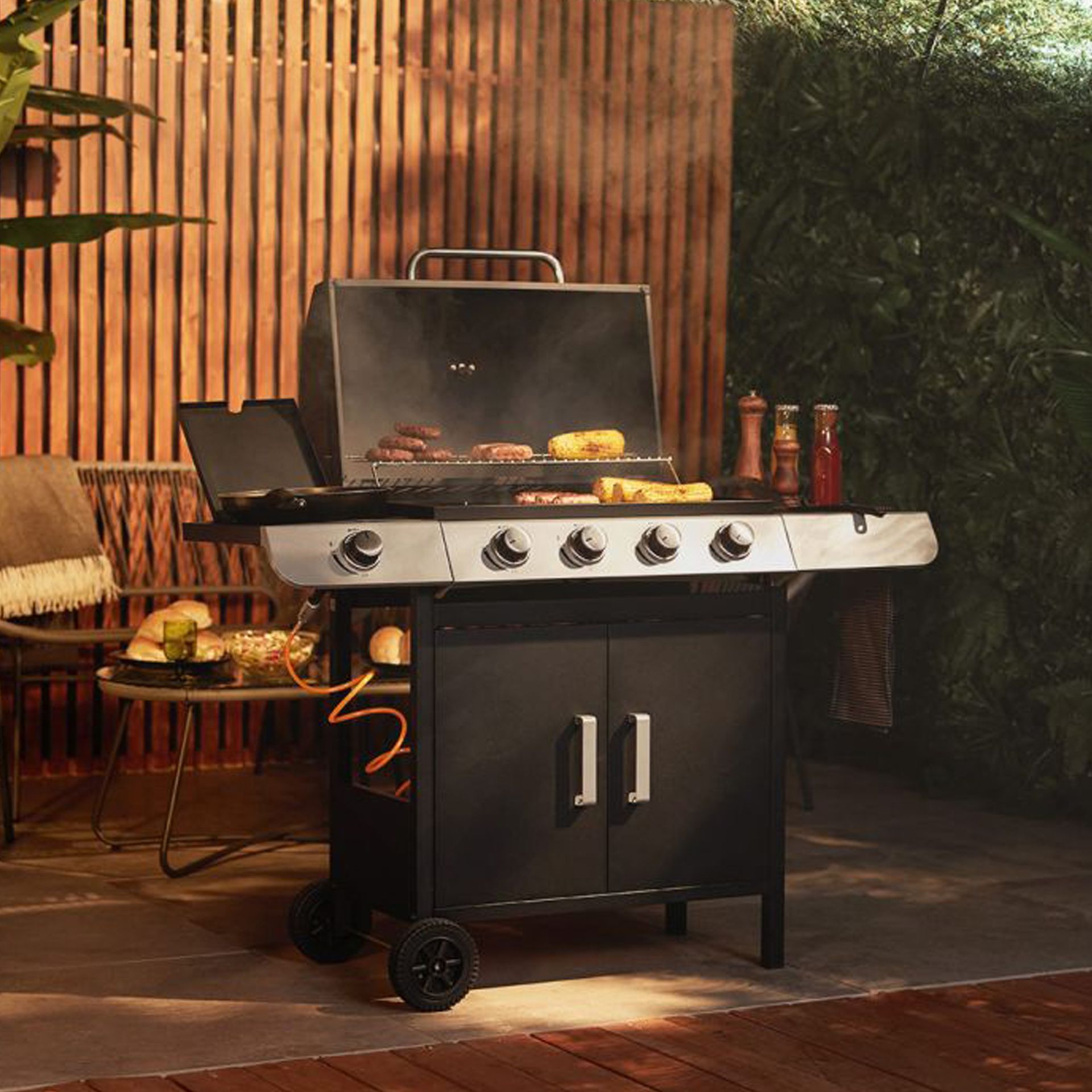 We tried the affordable Vonhaus 4+1 Burner Gas BBQ can it help to