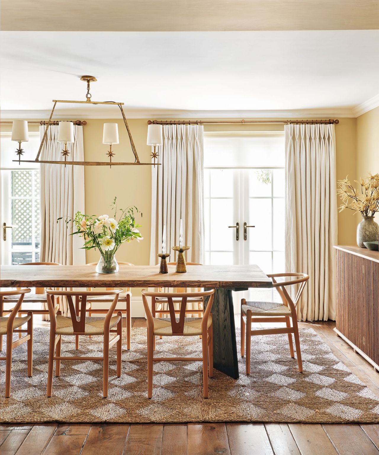 Rug Trends 2026 – 7 Styles Designers Are Loving Right Now | Homes and ...