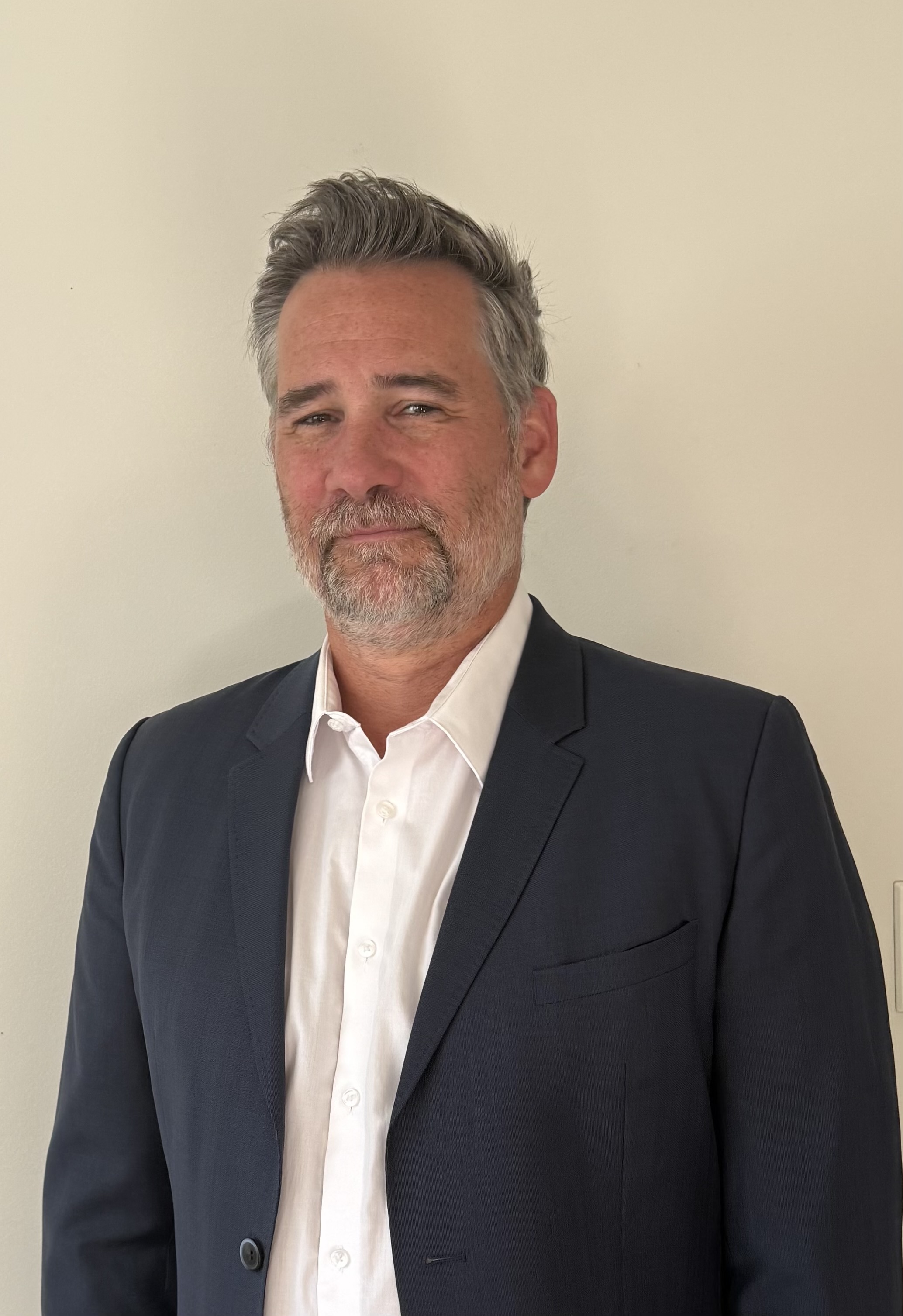 Headshot of Scott Thompson.