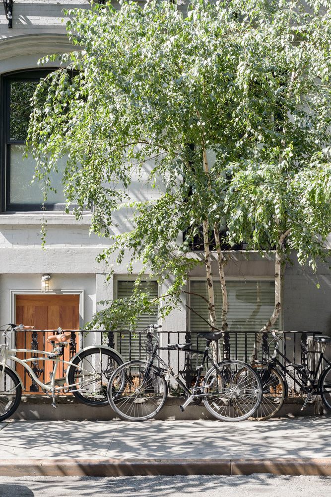 L'ancien rencontre le nouveau dans cet appartement de l'East Village de New York, un ancien centre communautaire construit en 1860