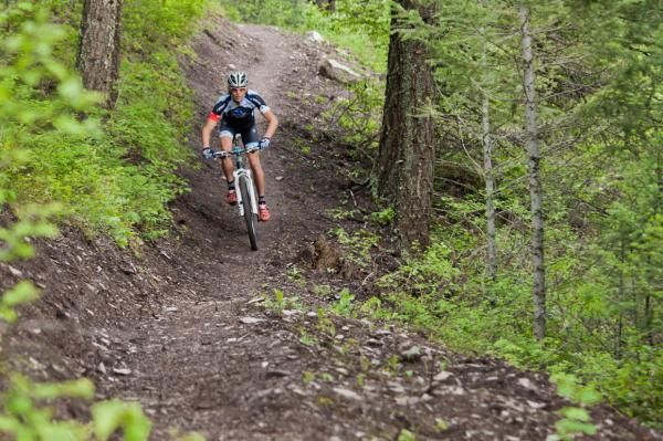 Sam Schultz (Subaru Trek) checks out the course for the US Pro XCT finals.