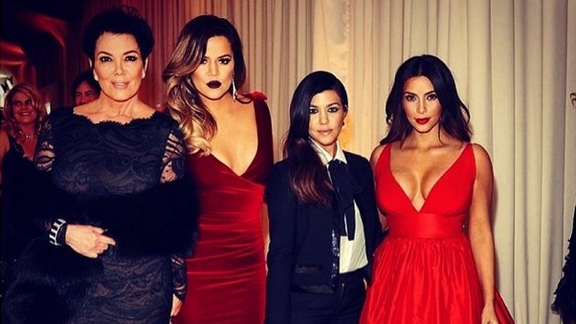 Clothing, Dress, Textile, Red, Formal wear, Style, Gown, One-piece garment, Fashion, Haute couture,