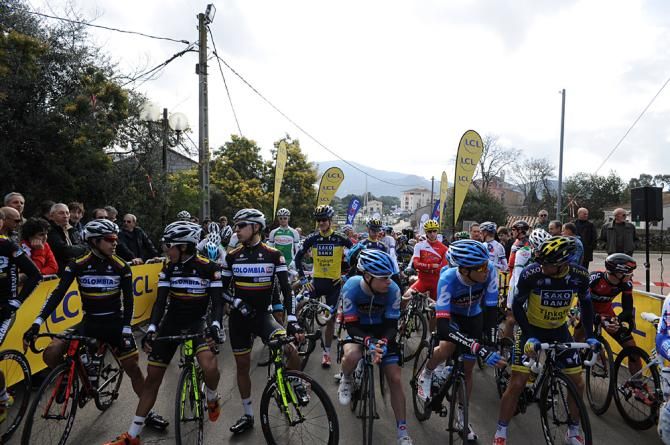 The Criterium International peloton awaits the start.