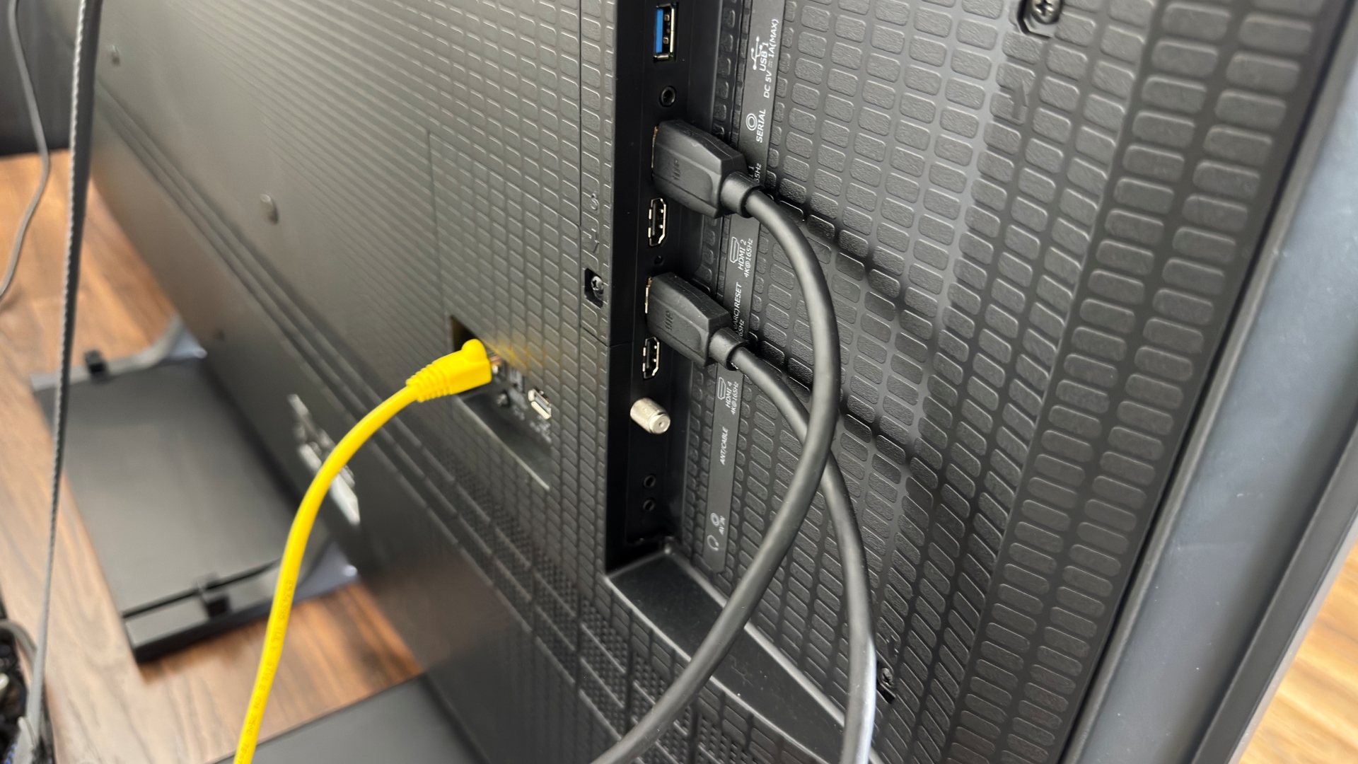 Hisense U75QG rear panel ports