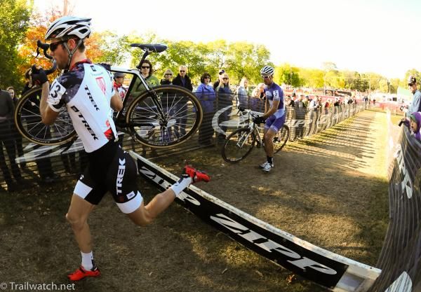 Lukas Fl&uuml;ckiger (Trek World Team) shocking the field by leading on lap two