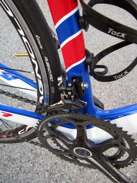 Clearance is fairly tight between the tire and fat seat tube.