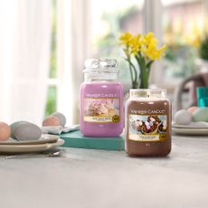 room with wooden table strawberry and chocolaty jar candle 