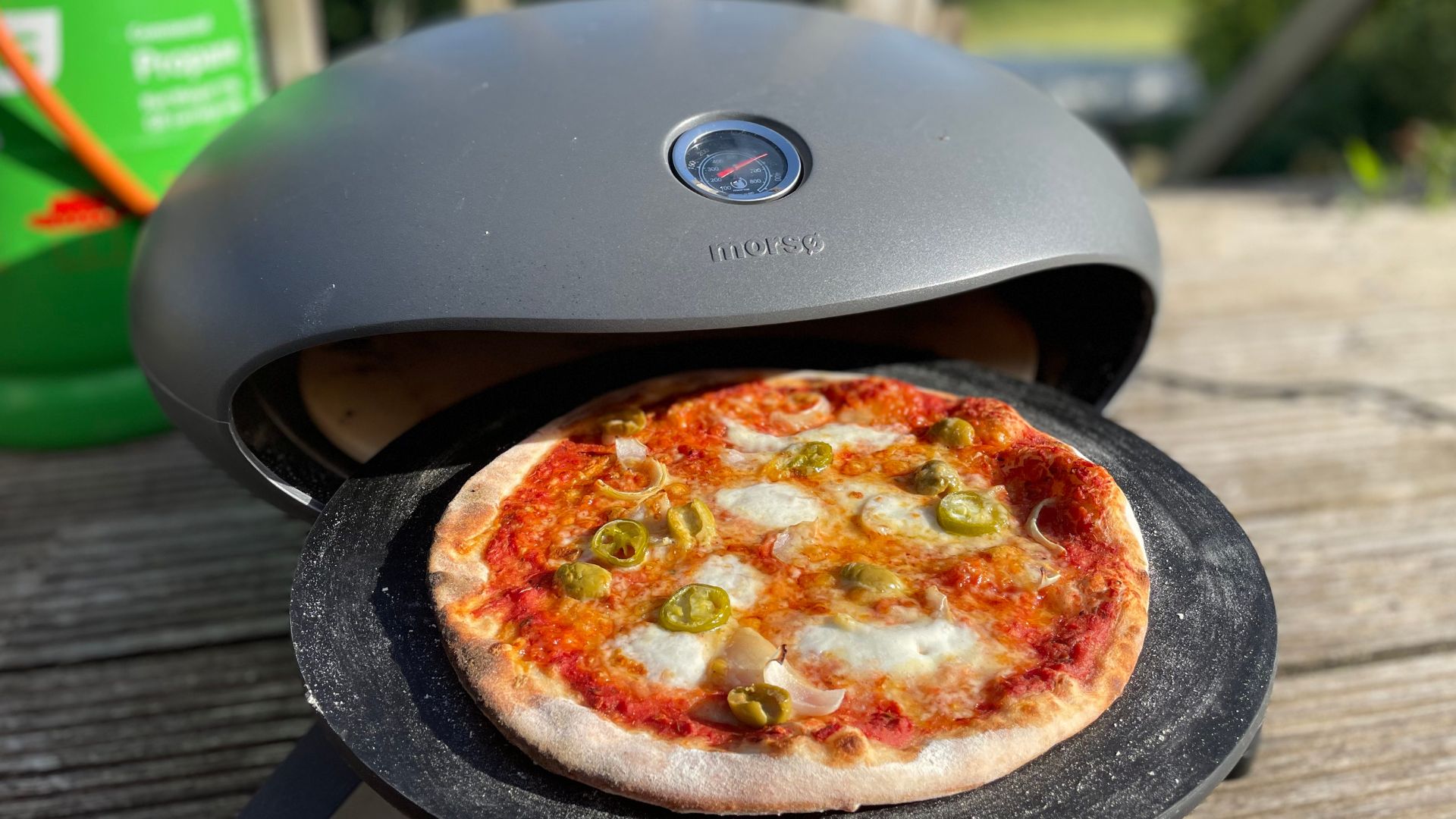 Olive pizza cooked in the Morso Forno Spin