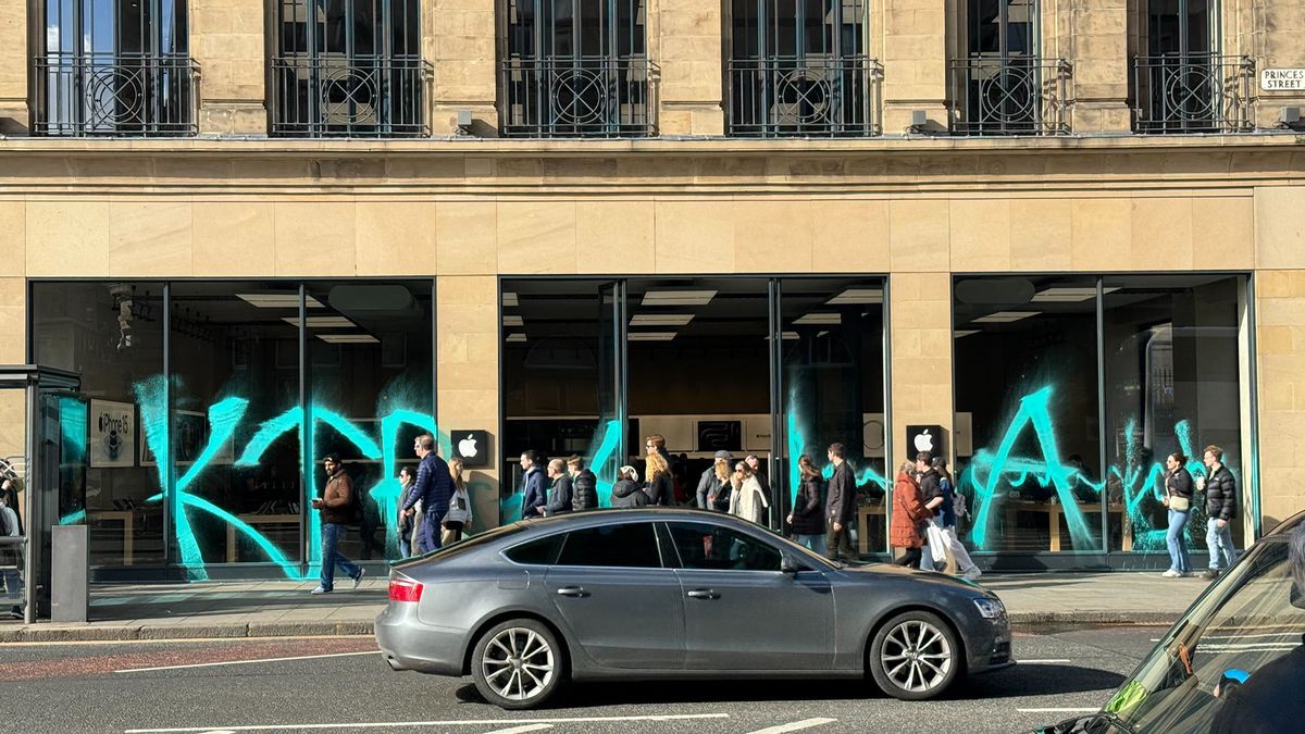 Edinburgh Apple Store with blue graffiti on the windows