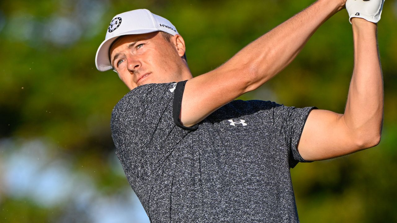 Jordan Spieth takes a shot during the 2023 Sony Open