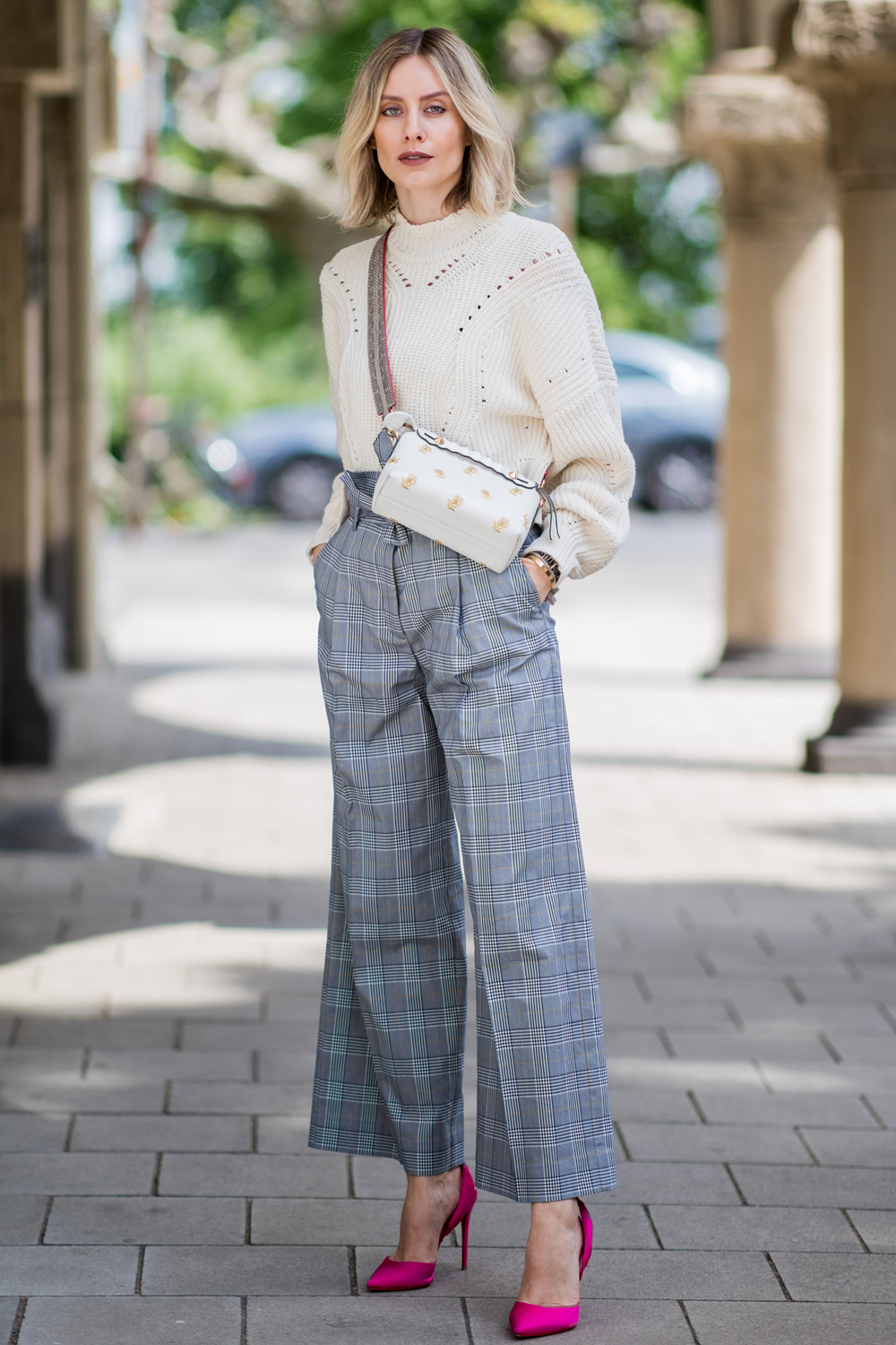 what-to-wear-with-colored-heels-123955-1529262393231-image