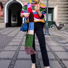 how-to-wear-a-scarf-125669-1546969139993-square