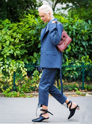 what-to-wear-to-an-interview-4-looks-to-score-your-dream-job-1950200-1477314087