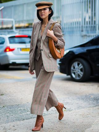 what-to-wear-to-an-interview-4-looks-to-score-your-dream-job-1950204-1477314799