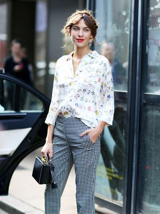 the-17-steps-to-follow-to-dress-just-like-alexa-chung-1951170-1477345715