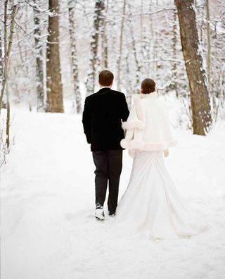 the-most-beautiful-winter-weddings-youll-ever-see-1591351-1449775143