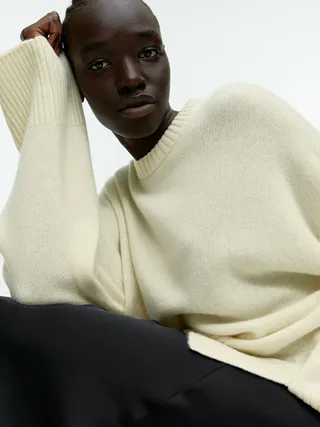 Arket + Relaxed Cashmere Jumper in Off-White