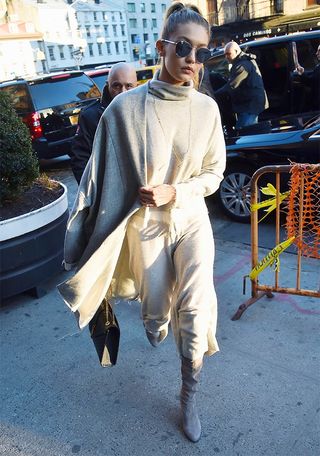 gigi-hadid-puts-together-a-strong-case-for-head-to-toe-knitwear-1612614-1452009186