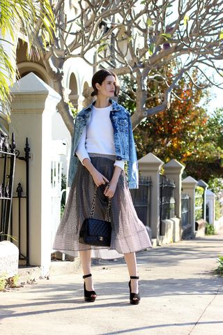 how-every-melbourne-girl-dresses-for-work-in-summer-1618854-1452506578