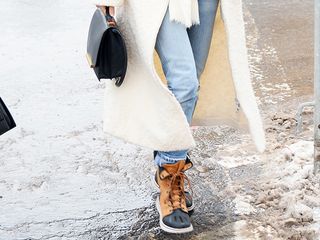 stylish-snow-boots-182350-1516221937250-image