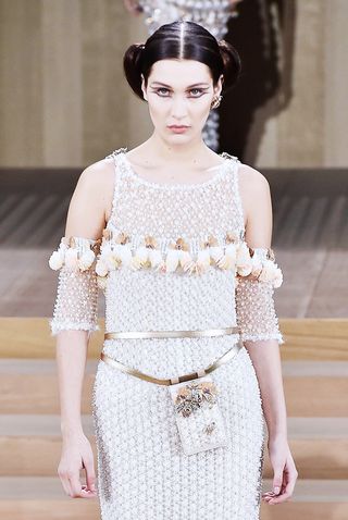 see-karls-new-it-girls-at-the-chanels-haute-couture-show-1634483-1453808078