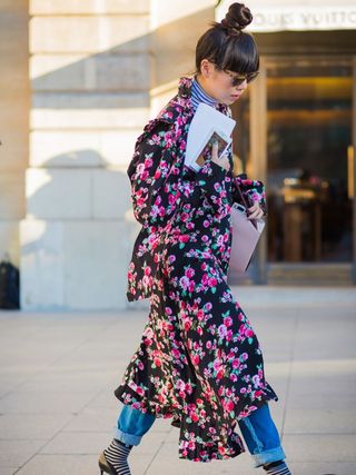 14-rule-breaking-outfits-from-the-streets-of-couture-fashion-week-1634677-1453825125