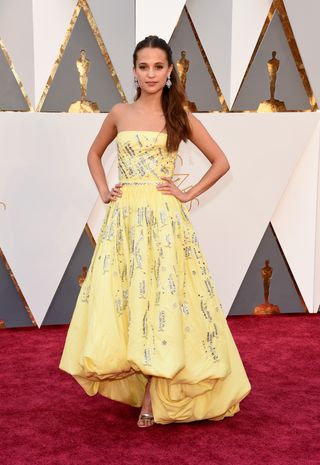 every-single-oscars-red-carpet-look-you-need-to-see-1677132-1456701943