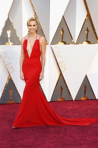 every-single-oscars-red-carpet-look-you-need-to-see-1677240-1456707417