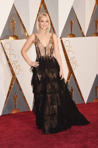every-single-oscars-red-carpet-look-you-need-to-see-1677301-1456710393