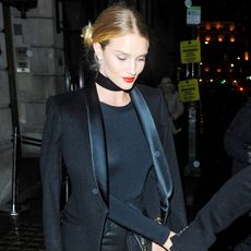 how-rosie-huntington-whiteley-makes-an-all-black-outfit-feel-fresh-183215-square