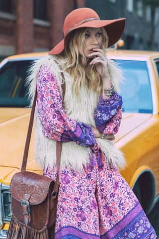 Alexandra Spencer Is the Ultimate ’70s Babe In Her Latest Campaign ...