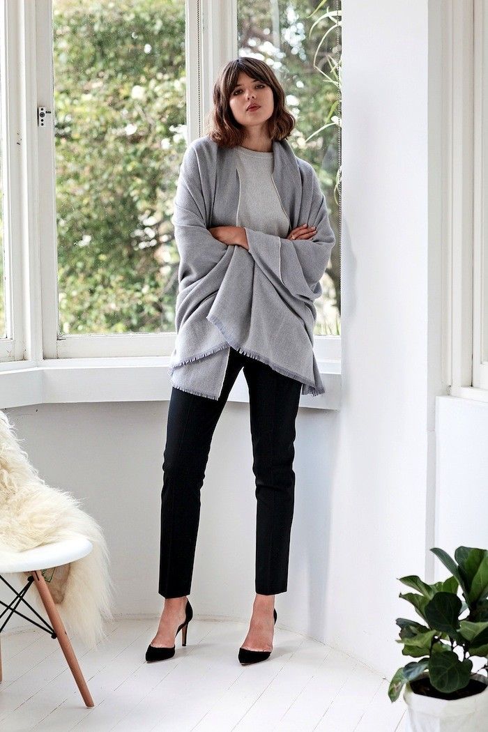 See How This Blogger Masters a Minimal-Chic Look for Work | Who What Wear