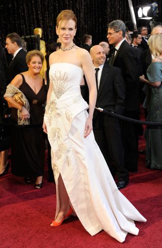 the-most-memorable-oscars-gowns-ever-as-worn-by-australians-1657943-1455524619