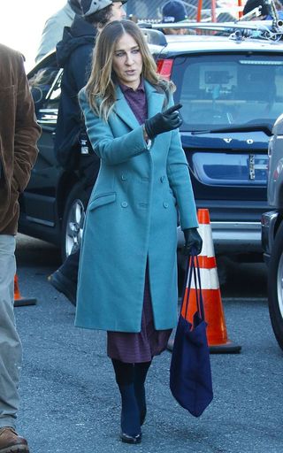 3-killer-outfits-from-sarah-jessica-parkers-new-tv-show-1711707