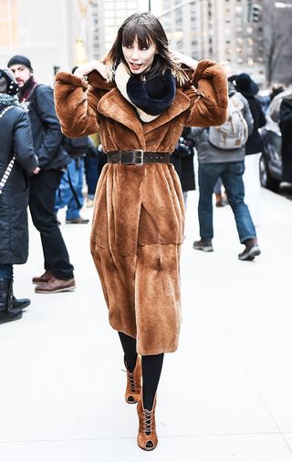 13-style-tricks-to-steal-from-the-streets-of-nyfw-1660052-1455657784