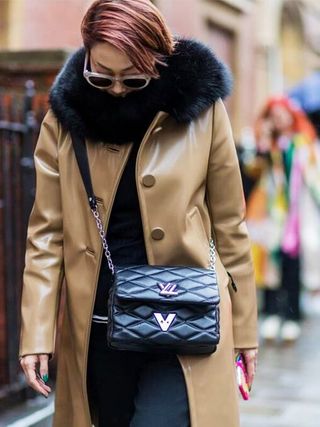the-latest-street-style-photos-from-london-fashion-week-1666338-1456075897